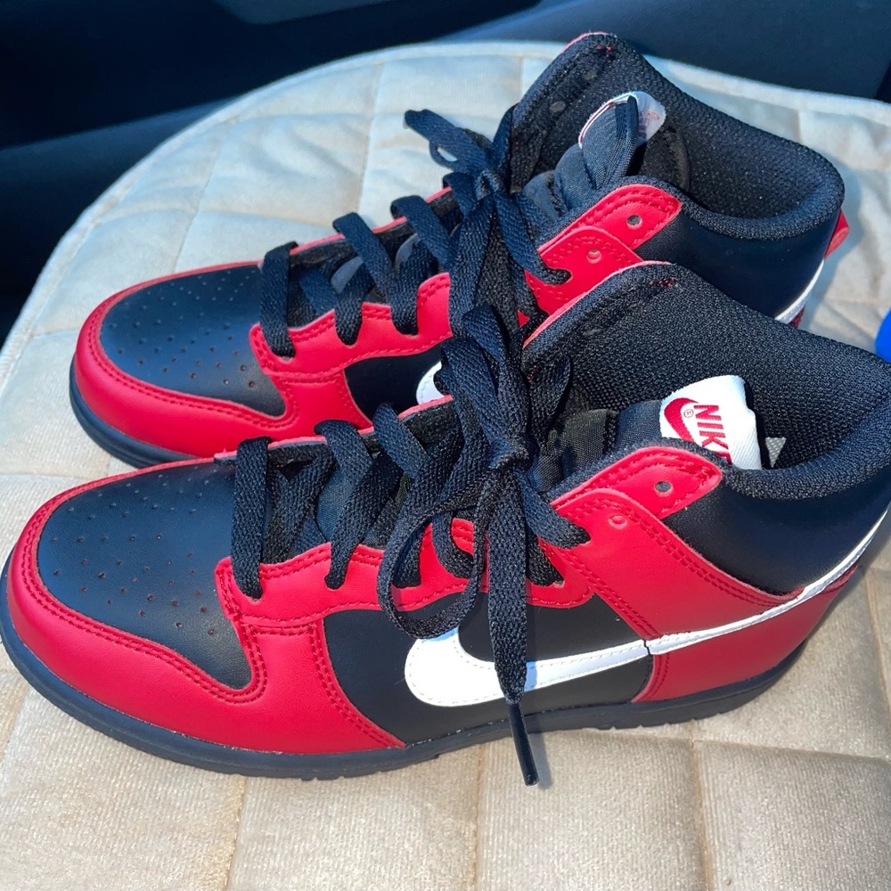 NIKE SZ 3